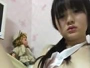 可愛少女自拍玩弄她的陰戶